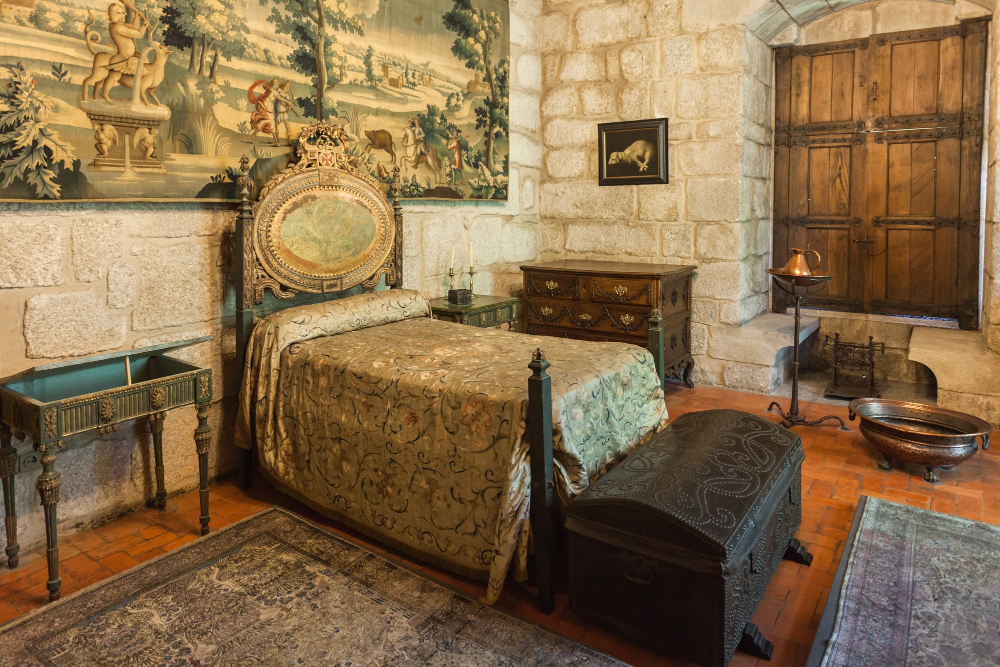 6849 A Life in the Shadow of Faith – The ‘Holy Duchess’ and the Palace of the Dukes of Bragança
