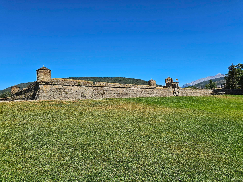 693 The mystical guardians of the Ciudadela de Jaca: the deer in the moat