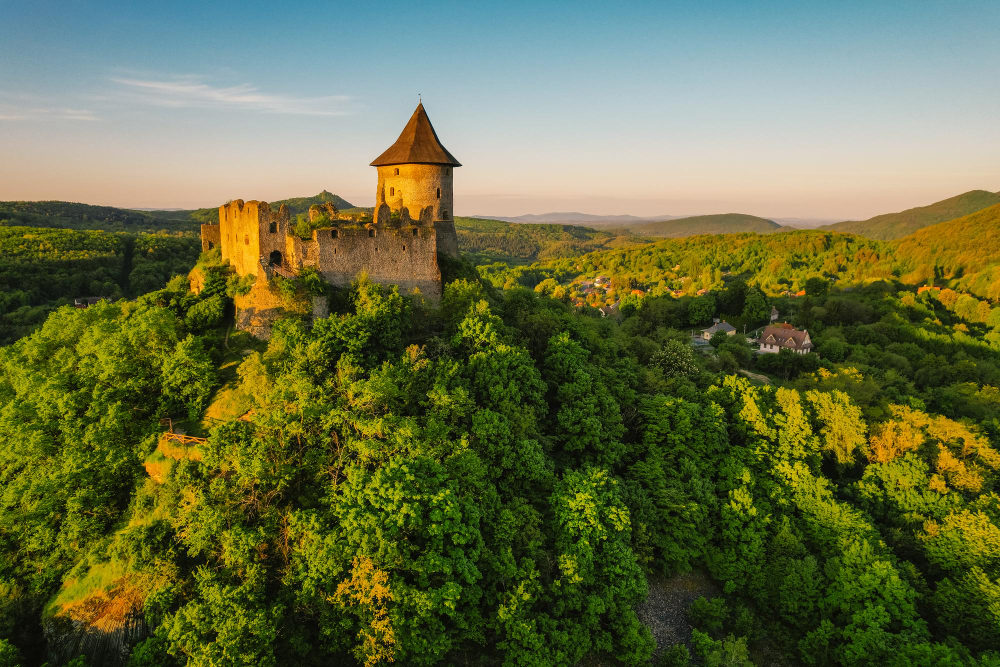 75430 The Hidden Secrets of Šomoška: A Castle, a Myth and the Search for Treasure