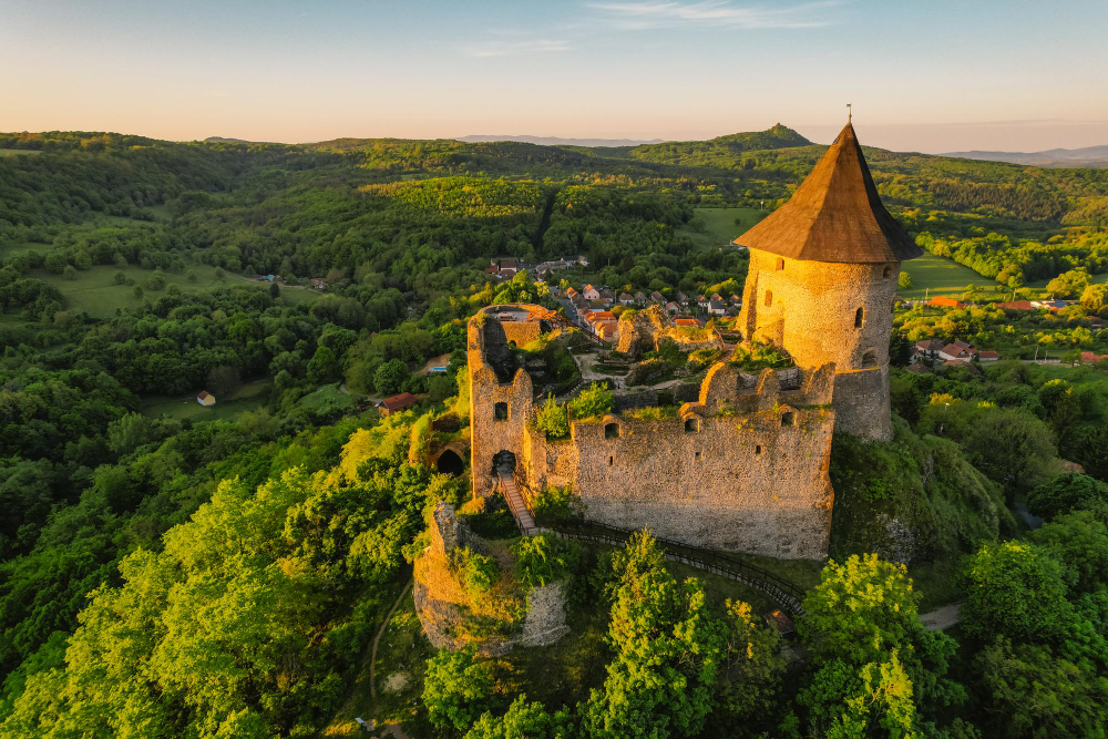 75710 The Hidden Secrets of Šomoška: A Castle, a Myth and the Search for Treasure