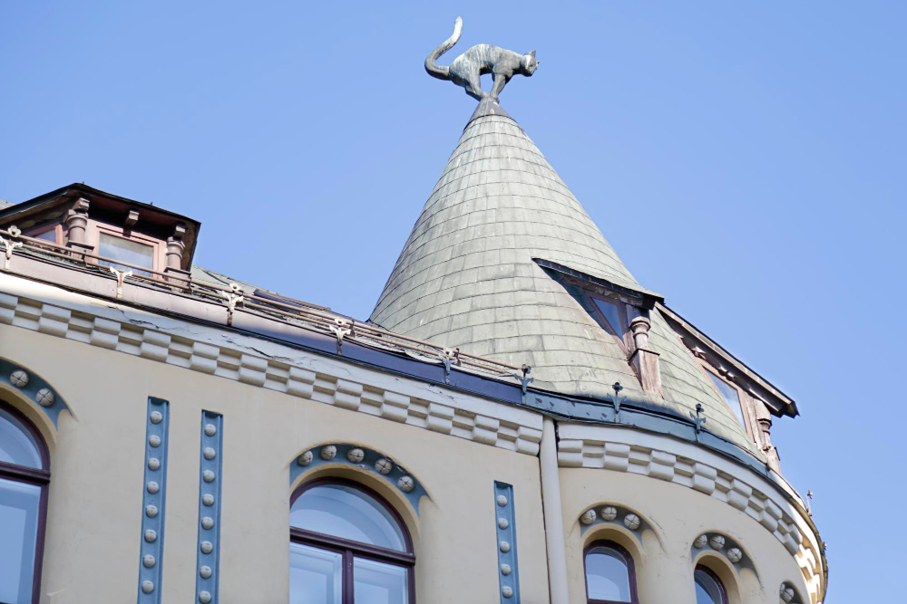 1065-1 The Mysterious Cats of Riga: A Legend of Protest and Reconciliation