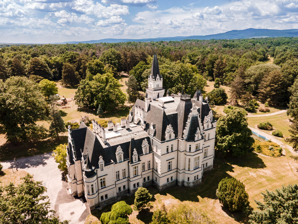 10879 Budmerický Kaštieľ: Where the ‘Spirit of Literature’ Hovers Through the Rooms