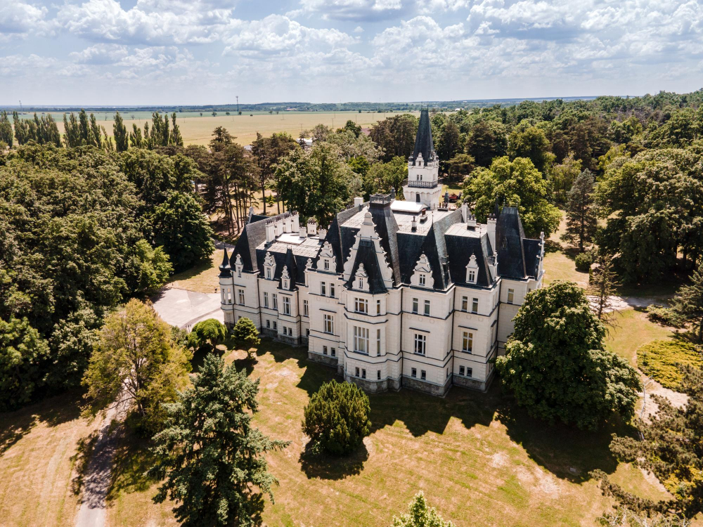 10881 Budmerický Kaštieľ: Where the ‘Spirit of Literature’ Hovers Through the Rooms