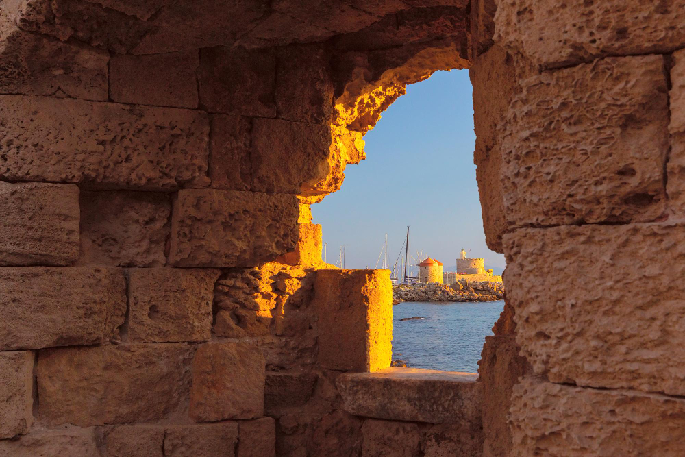 11499 The Colossus of Rhodes: Myth, Legend and Reality of a Wonder of the World
