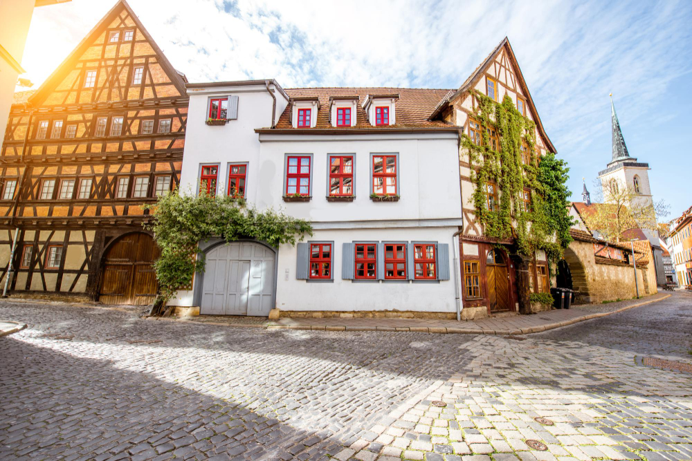 12242 Erfurt: The Latrine Disaster of 1184