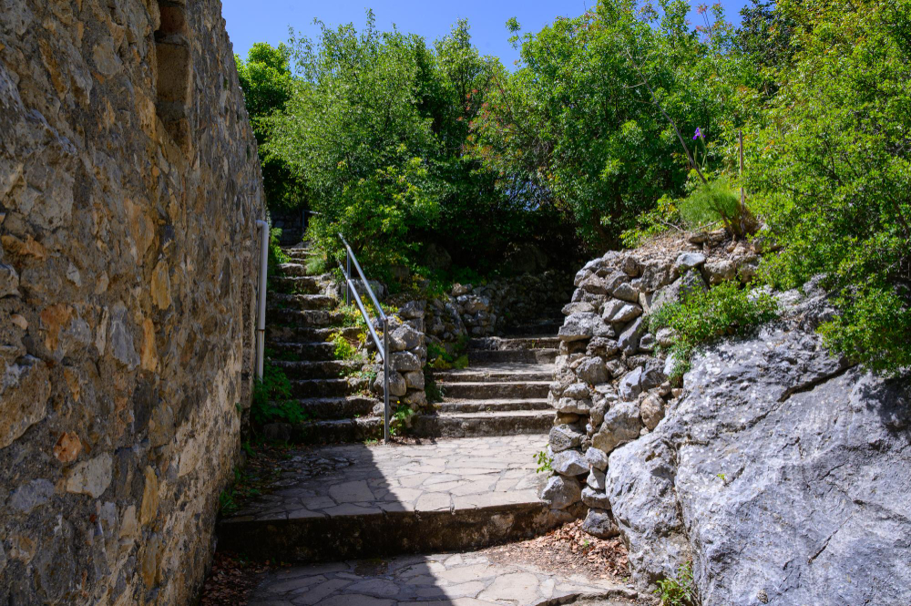 12528 The Fairy Realm of Saint Hilarion: Myths and Legends Surrounding the Mysterious Castle in Cyprus