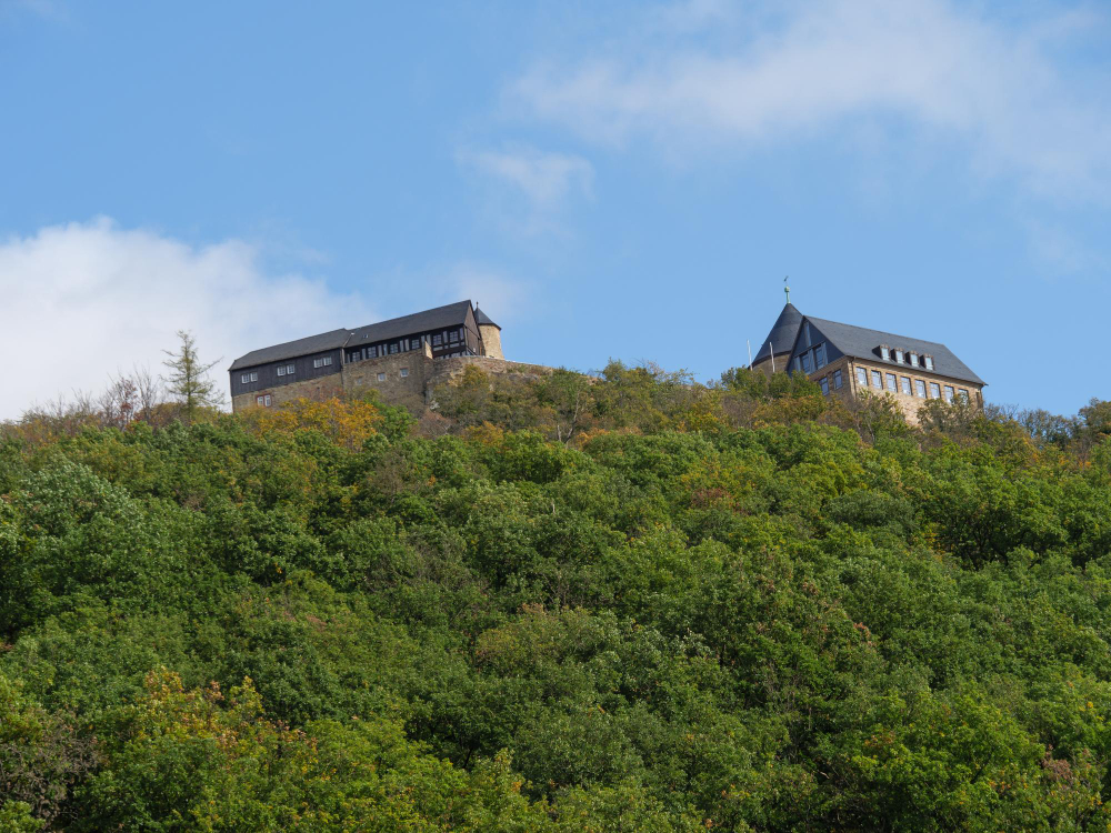 136001 The legendary story behind Waldeck Castle: Where dwarves reinforced the foundations