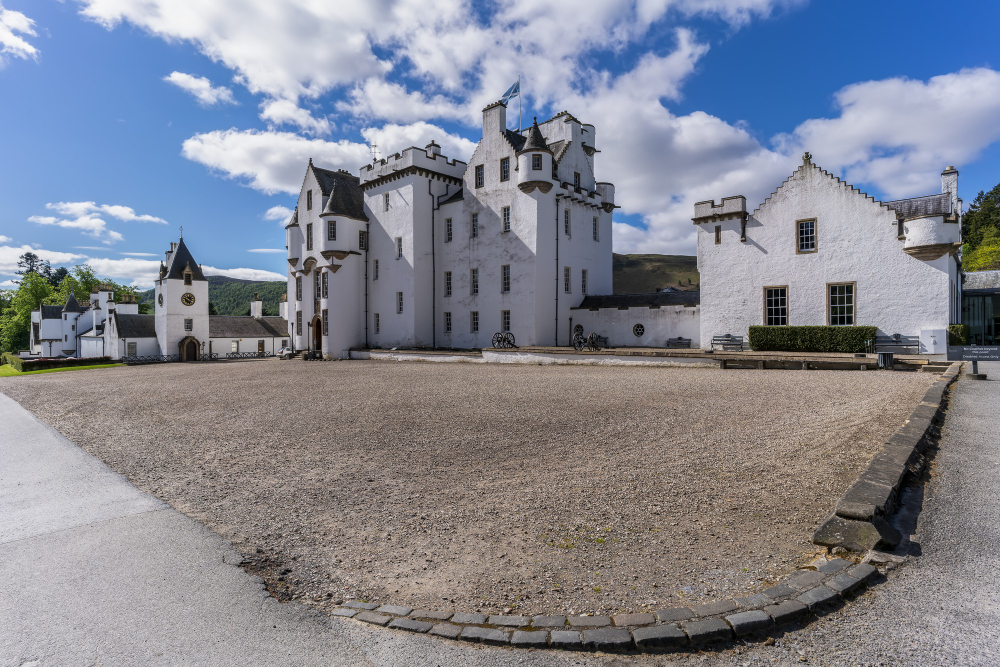 1365-1 The Lost Gold Treasure of Loch Arkaig – An 18th-Century Legend
