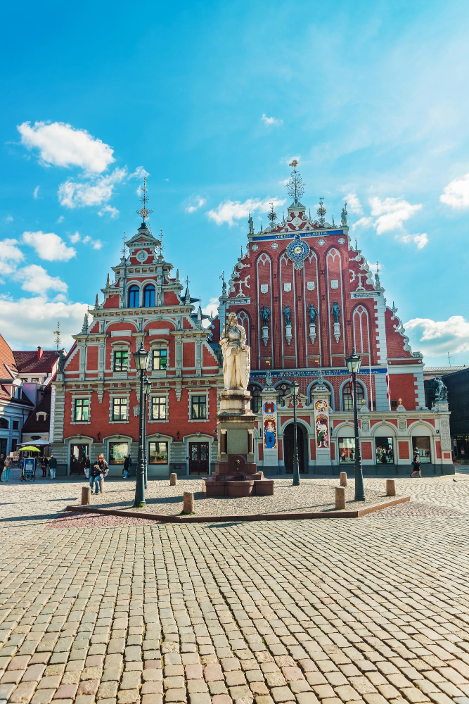 14433 The Mysterious Cats of Riga: A Legend of Protest and Reconciliation