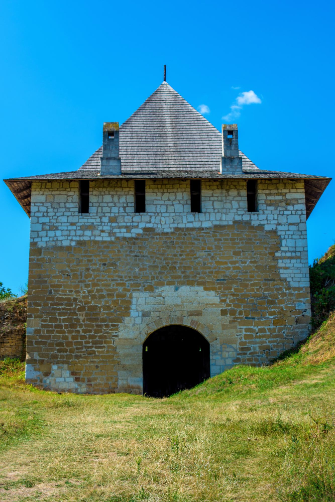 1574 Oksana’s Tears: A Legend Surrounding Chotyn Fortress