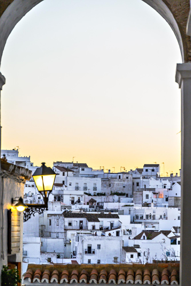 1846 The Pillars of Hercules – A Journey into the World of Mythology and Legends of Cádiz
