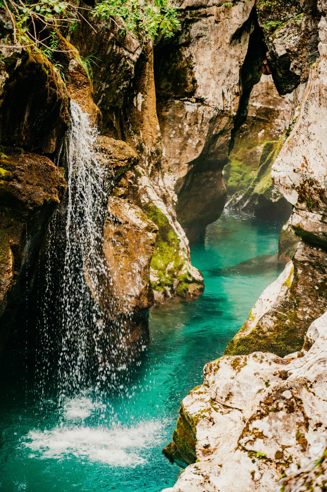 18965 The Secret of the Golden Horn: The Soča Gorges and the Myth of Zlatorog