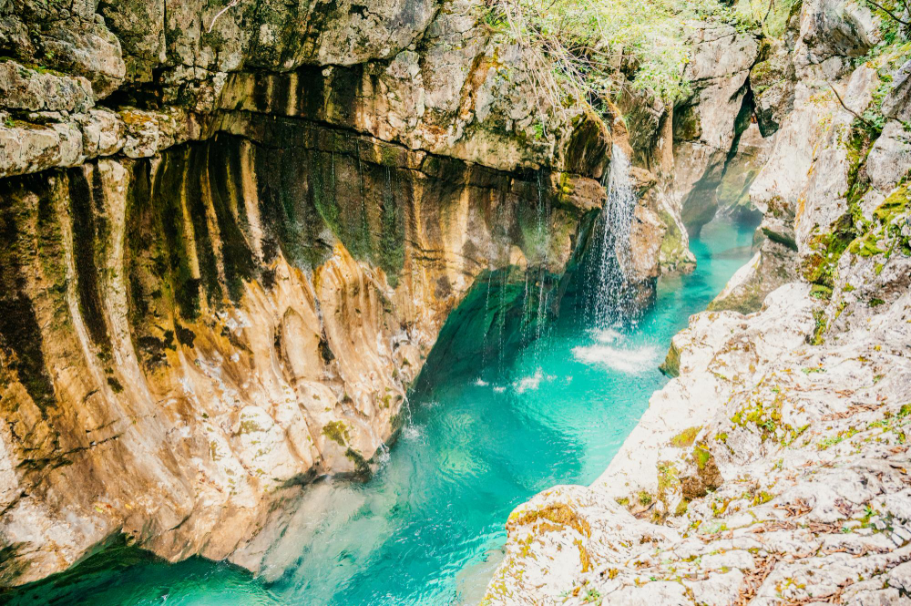 18966 The Secret of the Golden Horn: The Soča Gorges and the Myth of Zlatorog