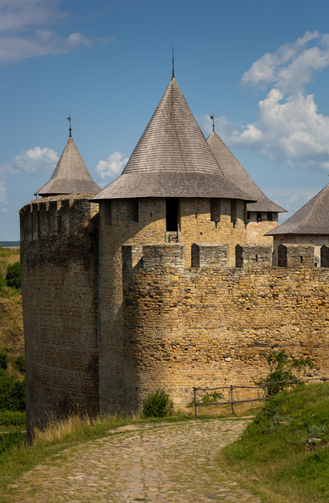 1915 Oksana’s Tears: A Legend Surrounding Chotyn Fortress