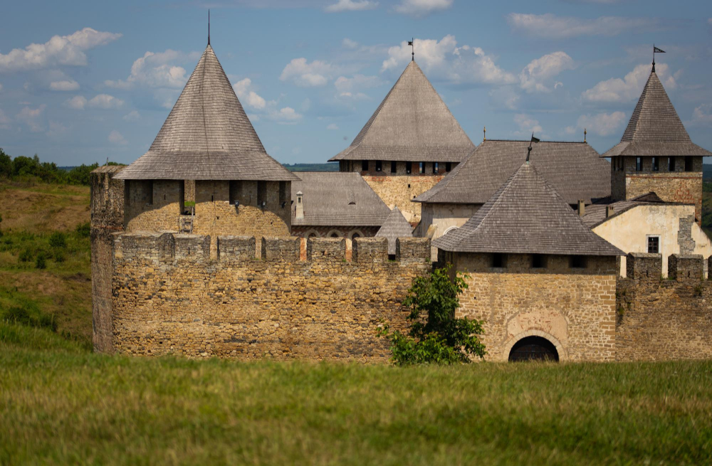 1923 Oksana’s Tears: A Legend Surrounding Chotyn Fortress