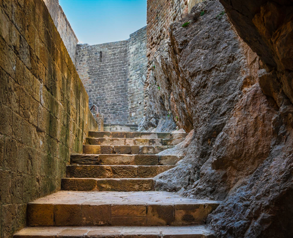205-1 The Secret of Castillo de Loarre: Legend, History and the Quest for the Holy Grail