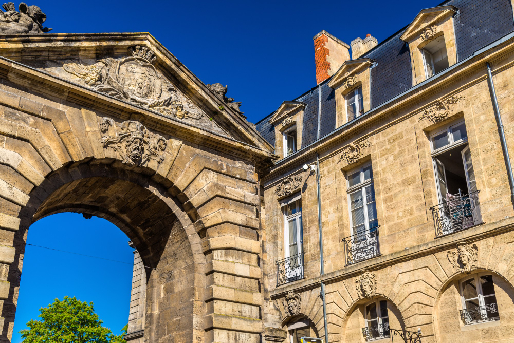 2327-1 The Basilisk of the Mirail Fountain – The Dark Legend of Bordeaux