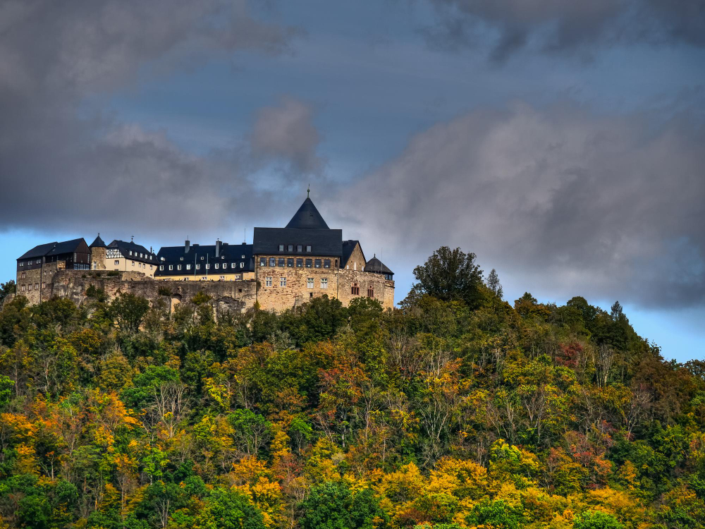 24241 The legendary story behind Waldeck Castle: Where dwarves reinforced the foundations