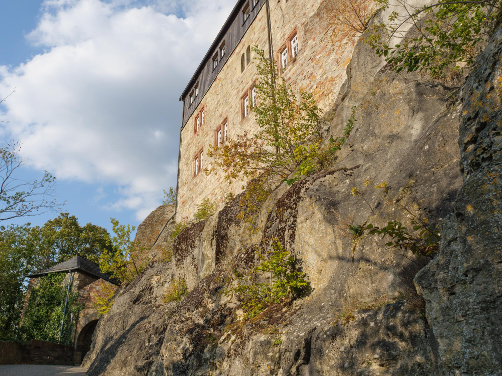 24982 The legendary story behind Waldeck Castle: Where dwarves reinforced the foundations