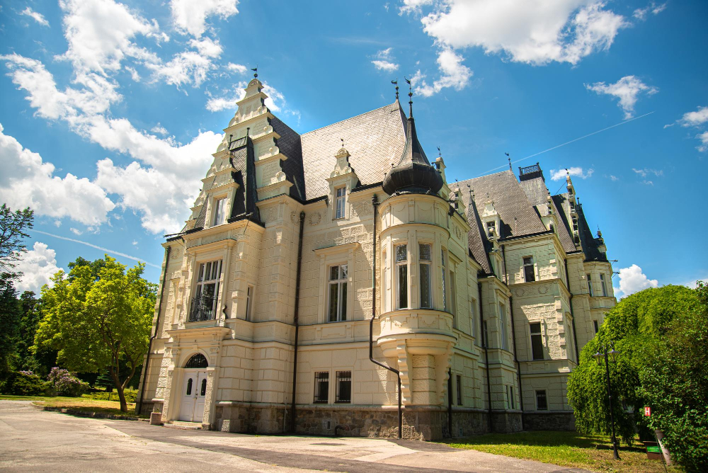 256-2 Budmerický Kaštieľ: Where the ‘Spirit of Literature’ Hovers Through the Rooms