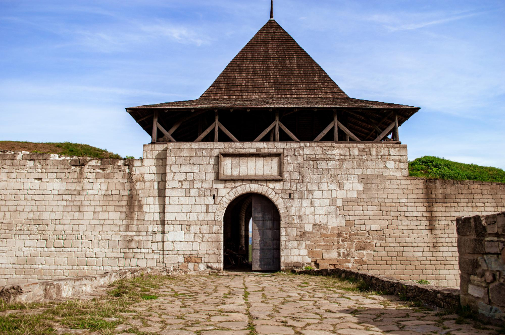 2657 Oksana’s Tears: A Legend Surrounding Chotyn Fortress
