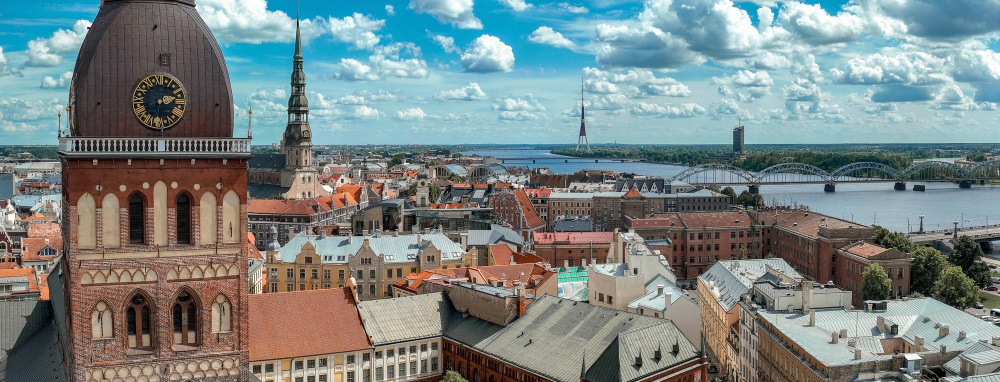 29903 The Mysterious Cats of Riga: A Legend of Protest and Reconciliation