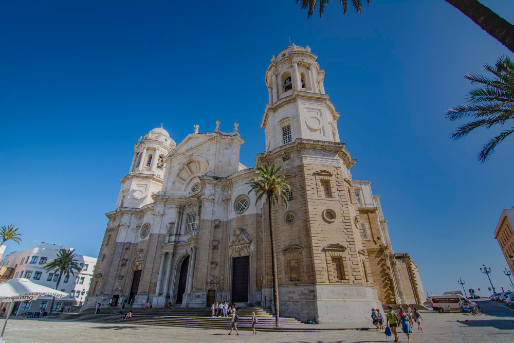 3344 The Pillars of Hercules – A Journey into the World of Mythology and Legends of Cádiz
