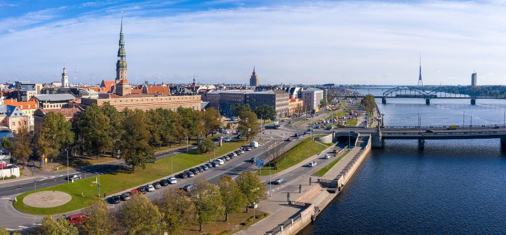 3442 The Mysterious Cats of Riga: A Legend of Protest and Reconciliation