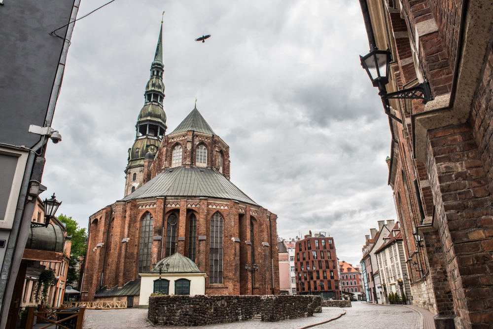 3485 The Mysterious Cats of Riga: A Legend of Protest and Reconciliation