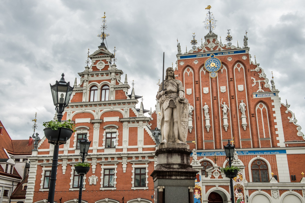 3494-1 The Mysterious Cats of Riga: A Legend of Protest and Reconciliation