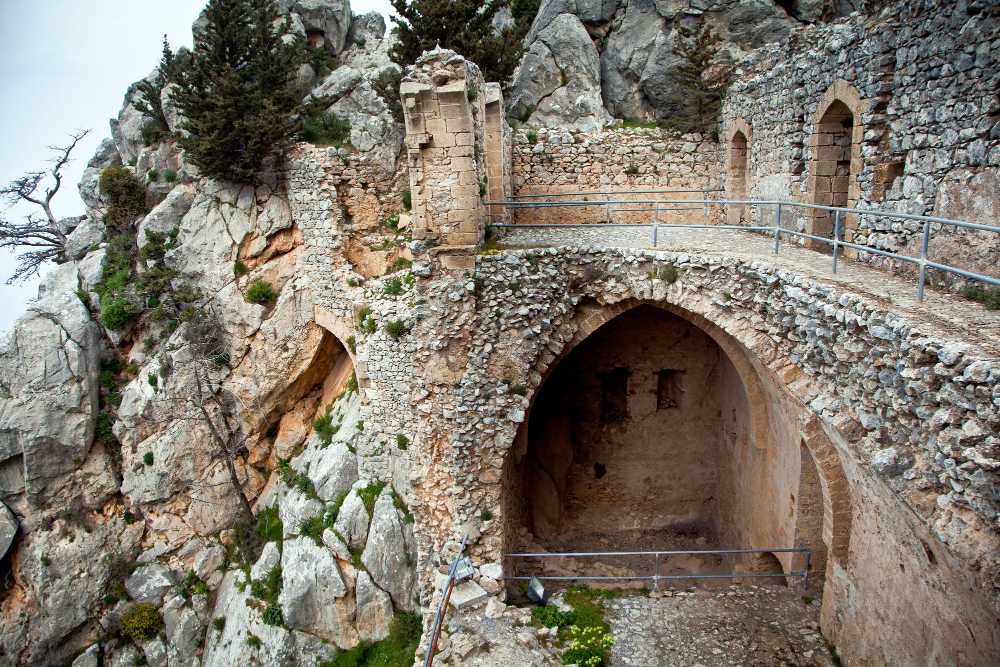 376-1 The Fairy Realm of Saint Hilarion: Myths and Legends Surrounding the Mysterious Castle in Cyprus