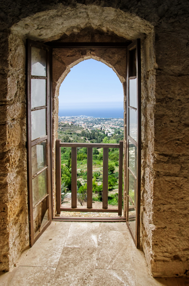 427-1 The Fairy Realm of Saint Hilarion: Myths and Legends Surrounding the Mysterious Castle in Cyprus