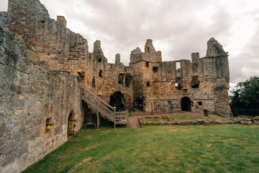 5474 The Secret of Dirleton Castle: Tunnels, Legends and Treasure Island