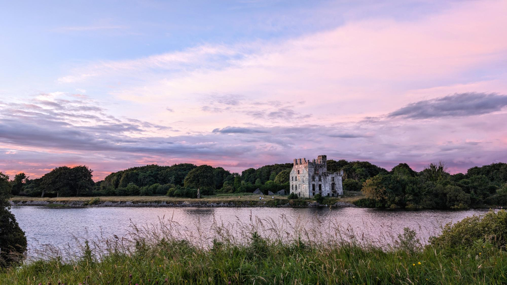 5722 Whispers of Gold: The Hidden Treasure of Menlo Castle