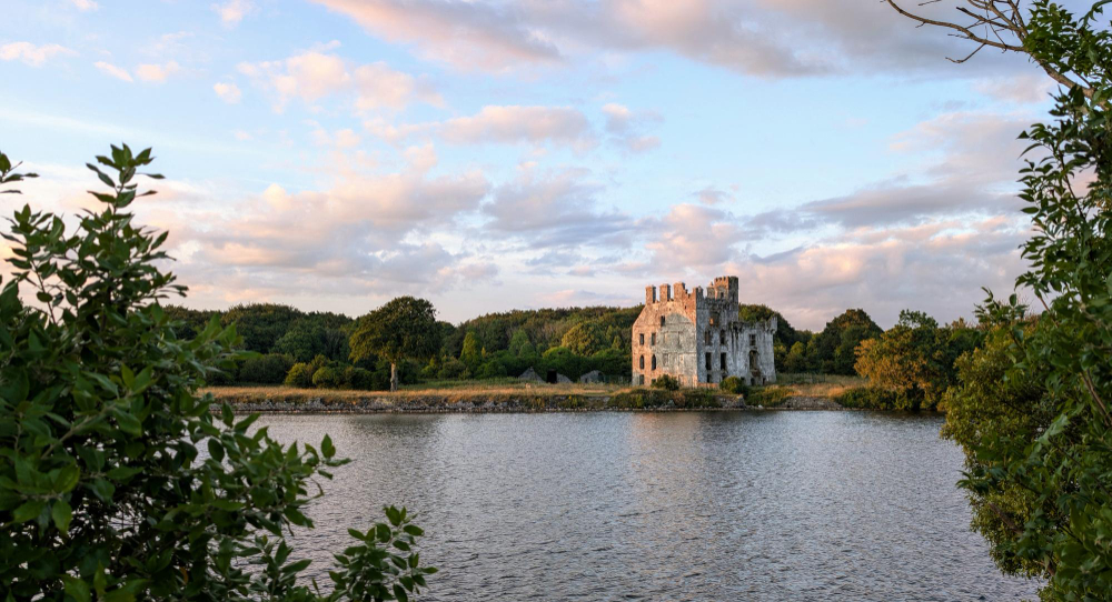 5726 Whispers of Gold: The Hidden Treasure of Menlo Castle
