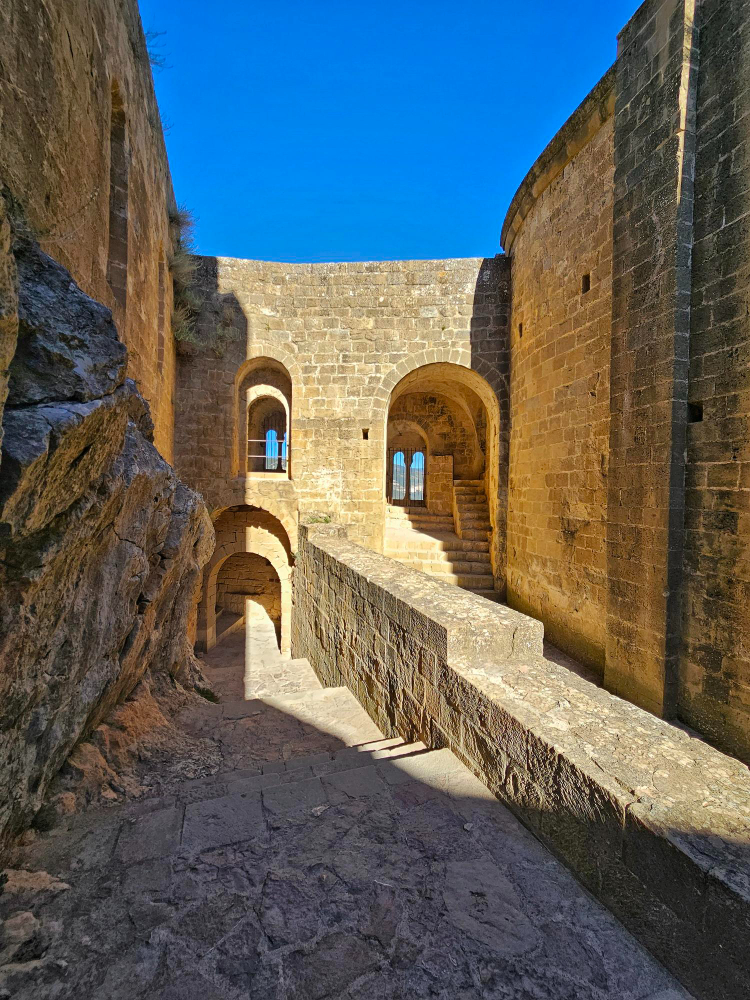 727 The Secret of Castillo de Loarre: Legend, History and the Quest for the Holy Grail