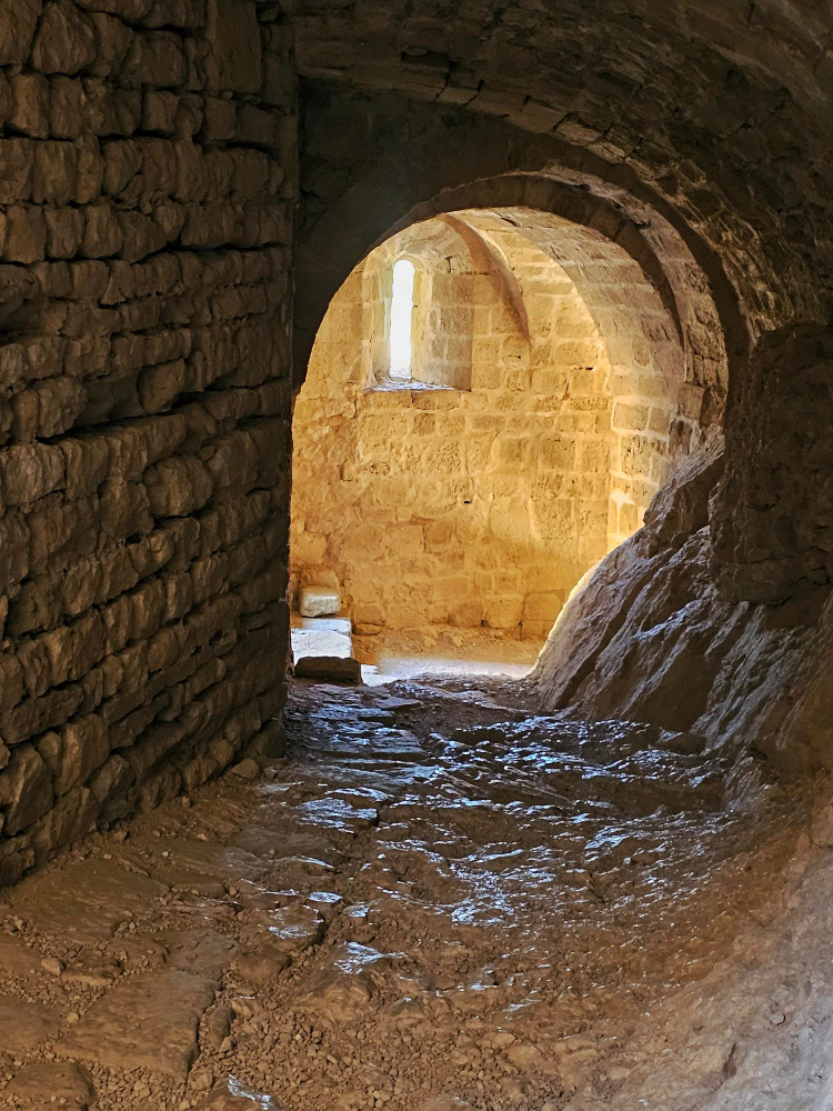 730 The Secret of Castillo de Loarre: Legend, History and the Quest for the Holy Grail