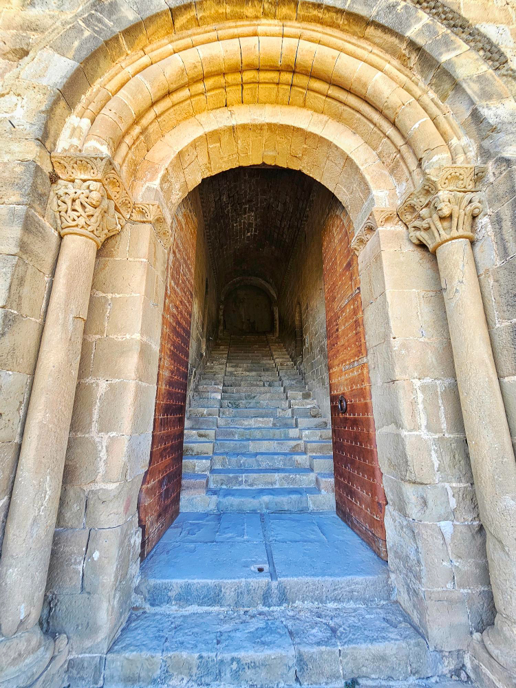 732 The Secret of Castillo de Loarre: Legend, History and the Quest for the Holy Grail