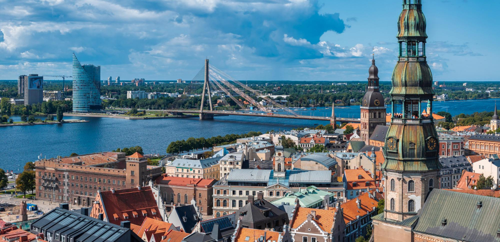 7959 The Mysterious Cats of Riga: A Legend of Protest and Reconciliation