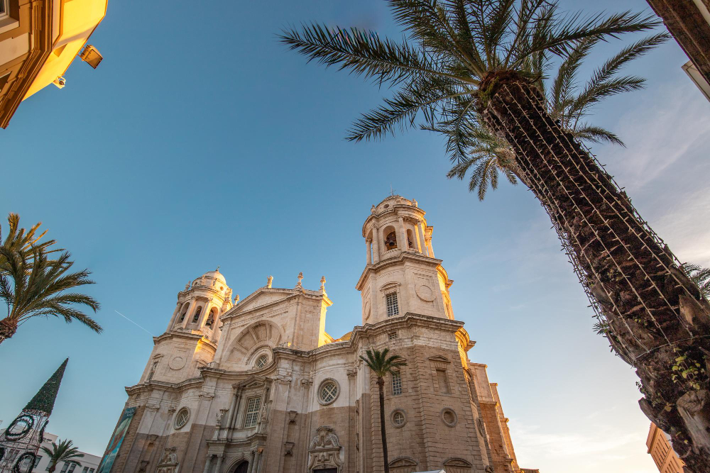 884 The Pillars of Hercules – A Journey into the World of Mythology and Legends of Cádiz