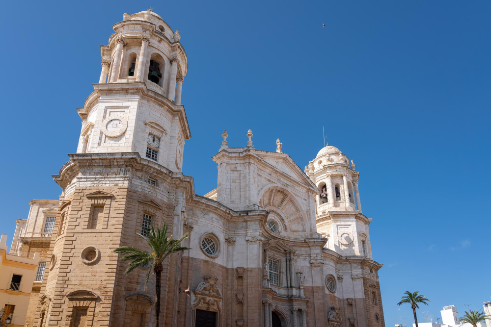 975 The Pillars of Hercules – A Journey into the World of Mythology and Legends of Cádiz