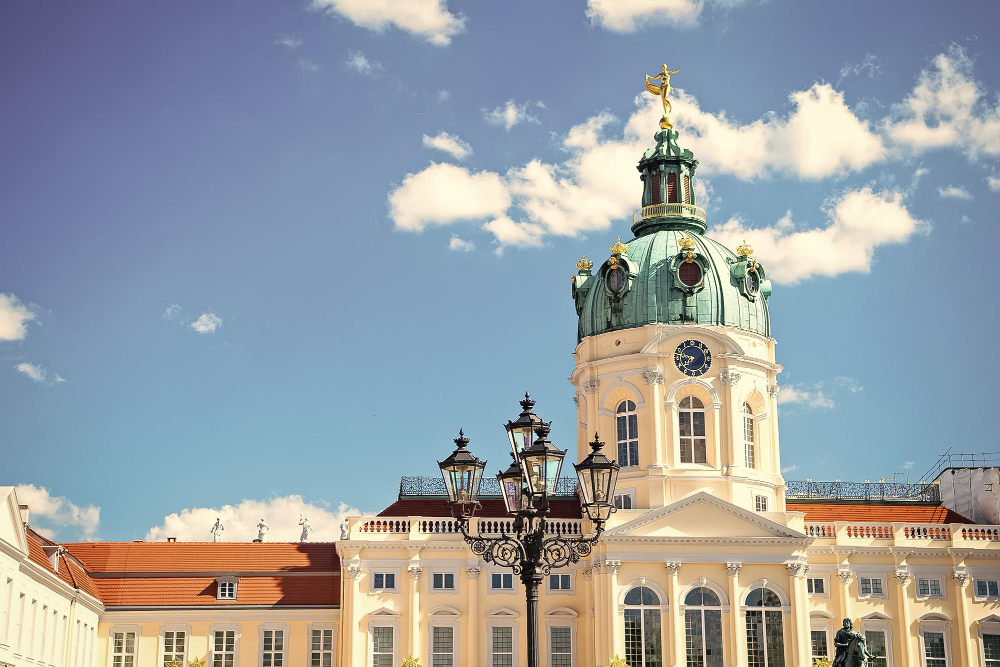105312 The Secret of the Black Woman: A Historical Legend from Charlottenburg Palace
