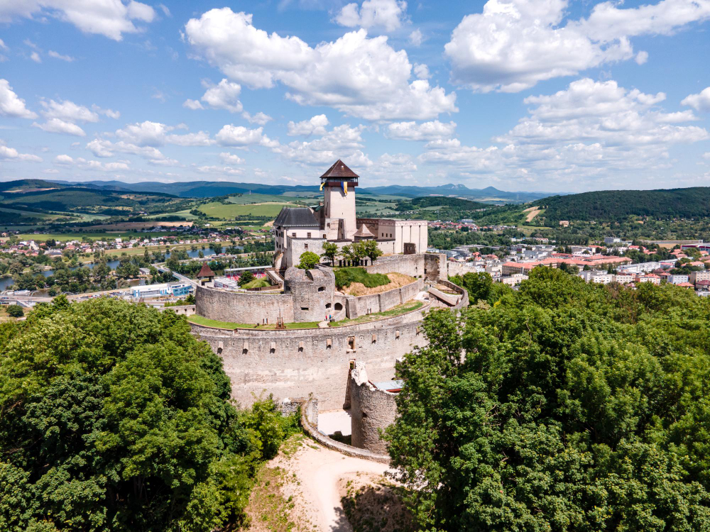 10847 Trenčín Castle and the Legend of the Well of Love – A Story of Devotion and Tragedy