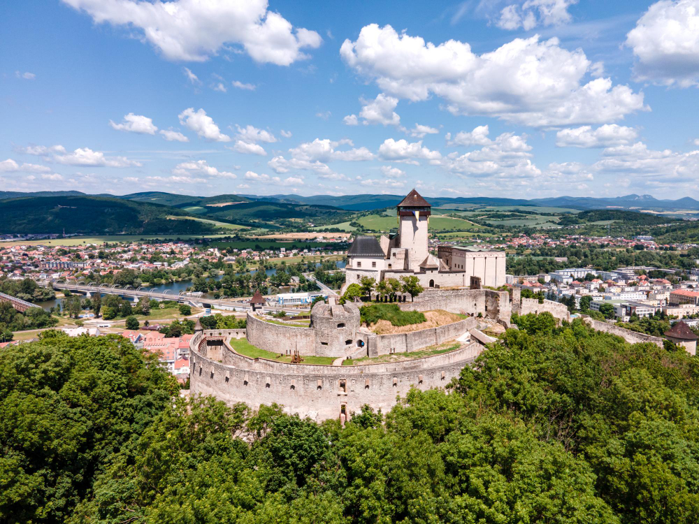 10850 Trenčín Castle and the Legend of the Well of Love – A Story of Devotion and Tragedy