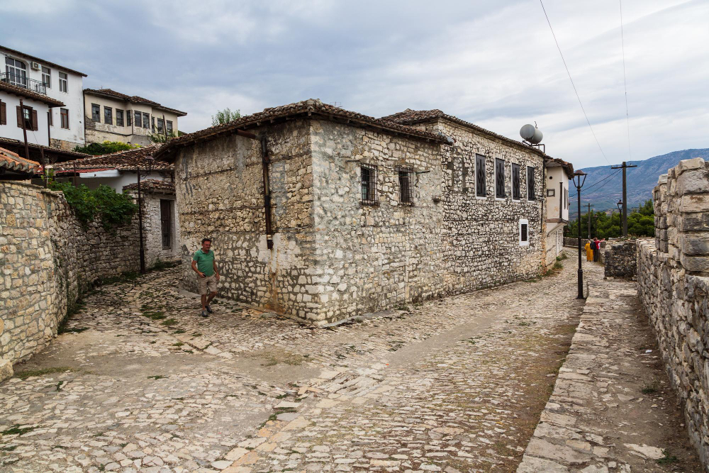 1431-1 The Rival Giants of Berat: An Ancient Legend of Love, Jealousy and Petrification