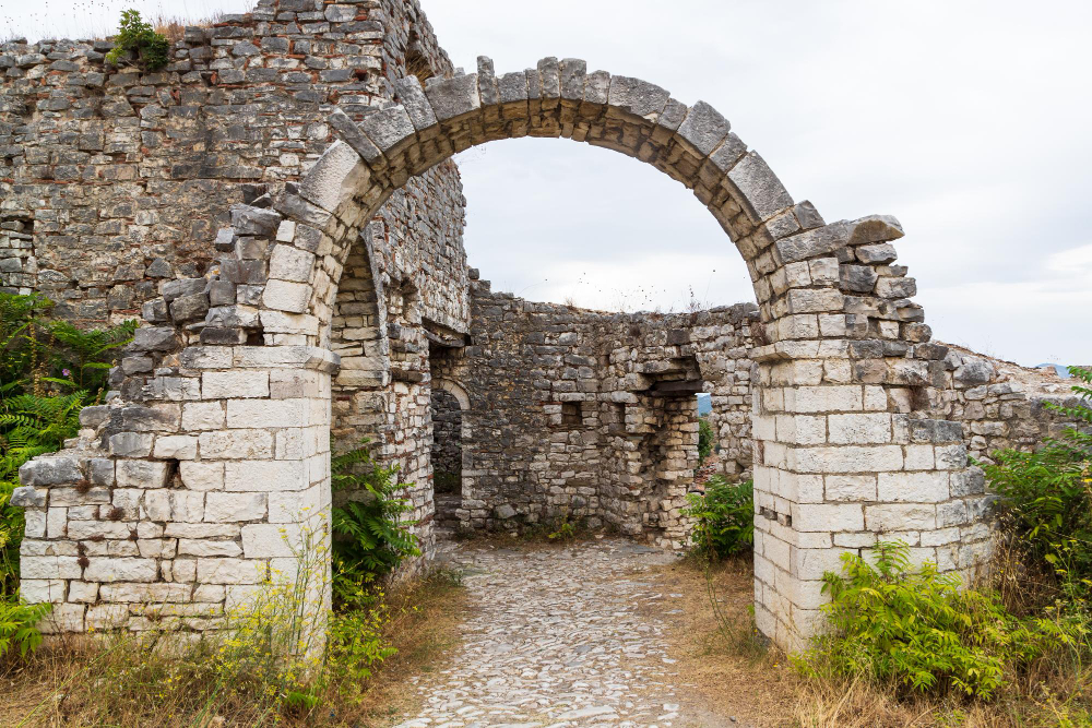 1478-1 The Rival Giants of Berat: An Ancient Legend of Love, Jealousy and Petrification