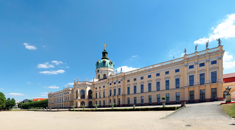 153424 The Secret of the Black Woman: A Historical Legend from Charlottenburg Palace