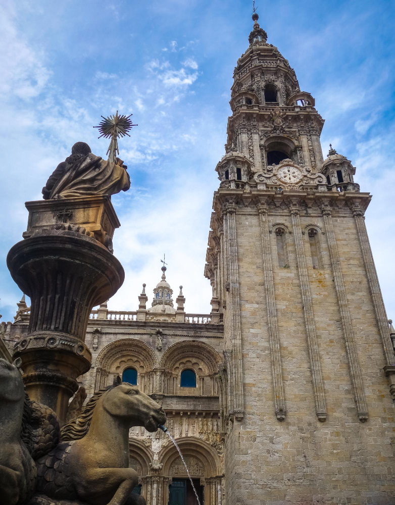 16297 Santiago de Compostela: Myth and History of a Major Pilgrimage Destination