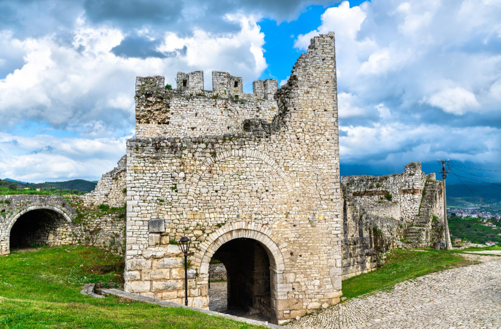 16997 The Rival Giants of Berat: An Ancient Legend of Love, Jealousy and Petrification
