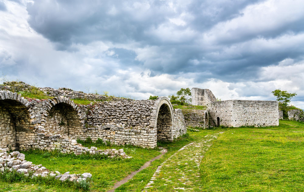 16998 The Rival Giants of Berat: An Ancient Legend of Love, Jealousy and Petrification